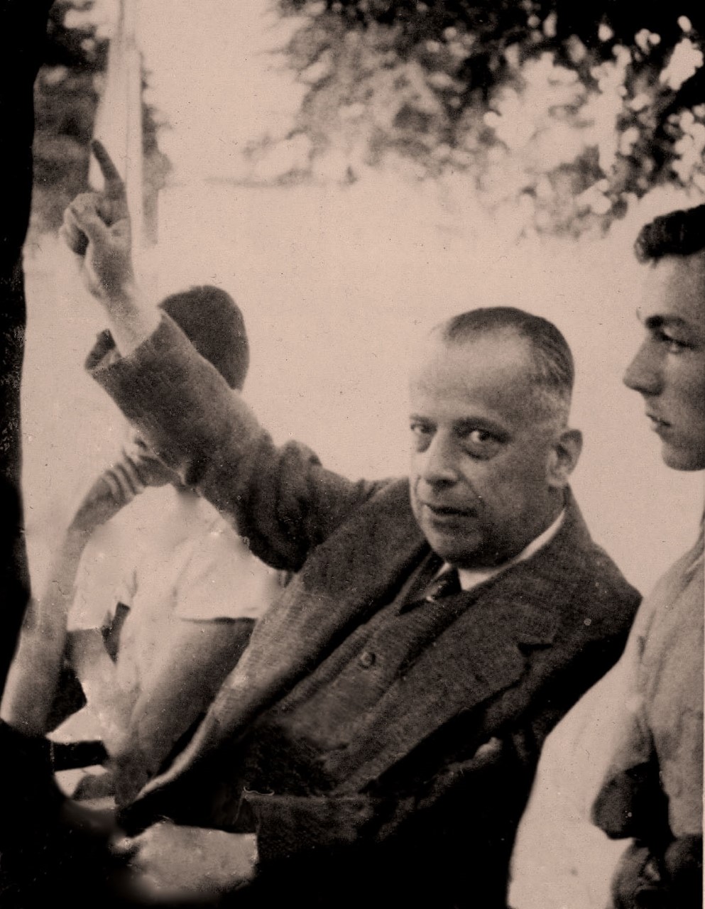 thumbnail_ErnstNeustadt